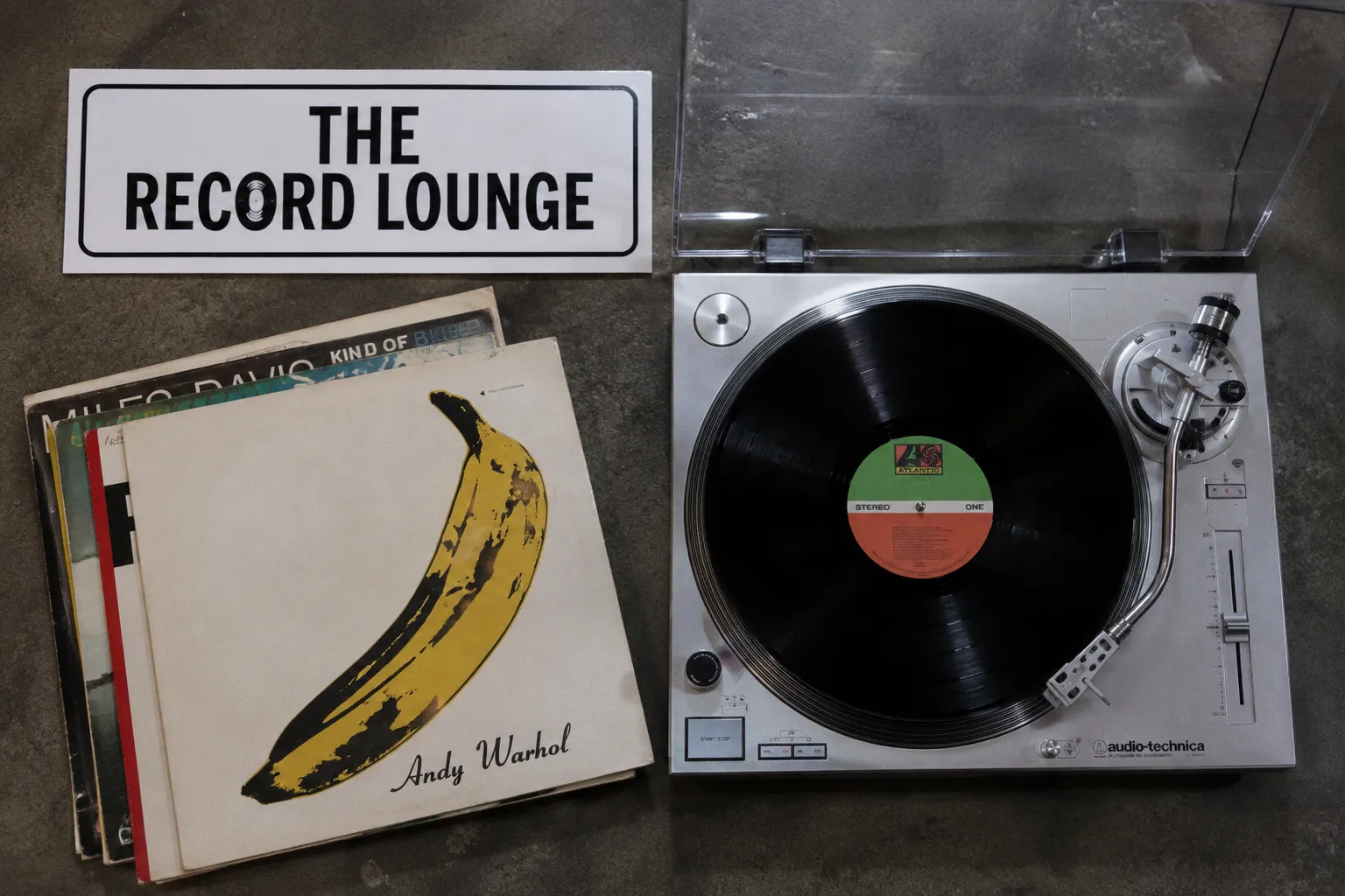 Библиотека Хьюстона снова выдает виниловые пластинки в The Record Lounge