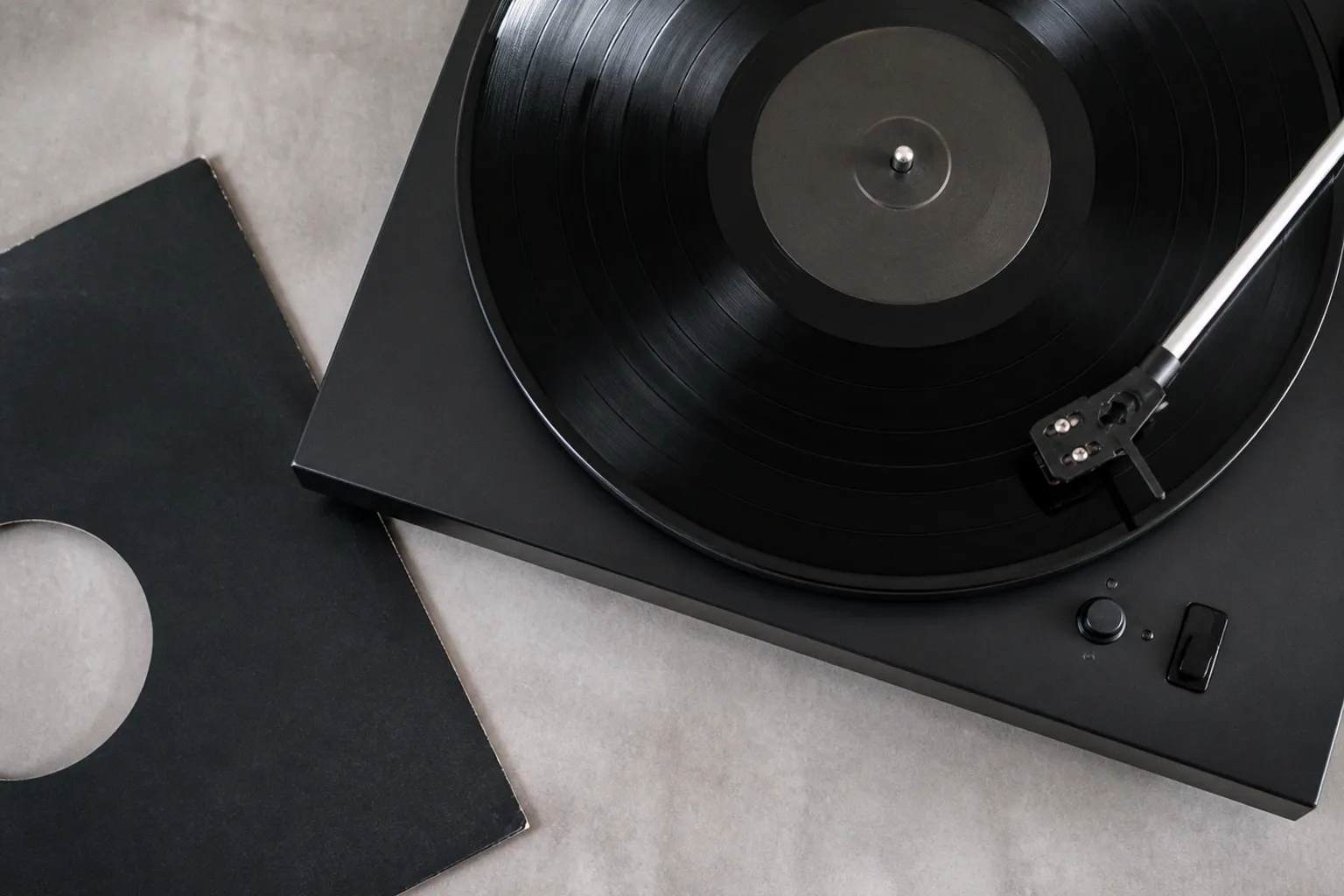 Феномен Vinylgate: почему современные виниловые пластинки выходят неполными