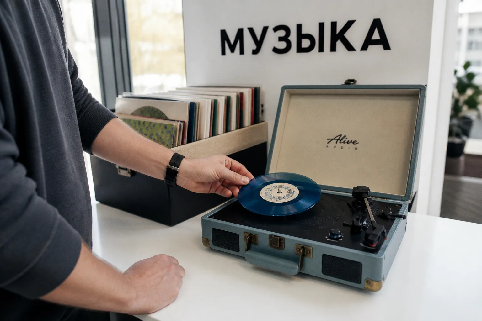 Tiny Vinyl Player: стоит ли покупать мини-проигрыватель для 4-дюймовых пластинок