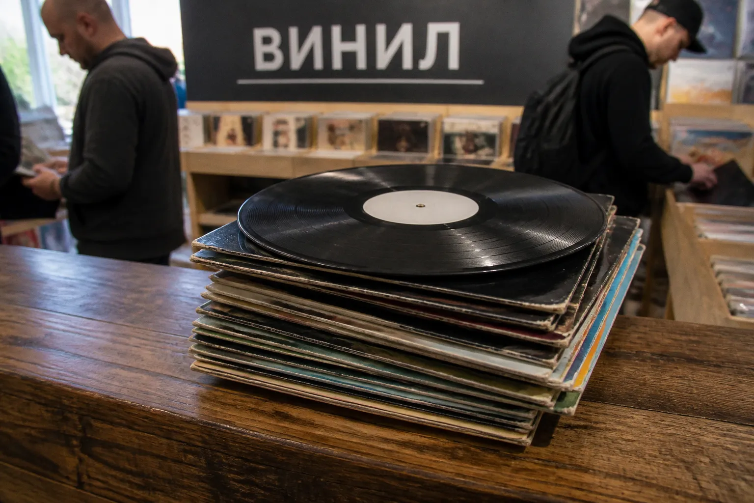 Виниловые истории: в Каменском представят частные коллекции пластинок