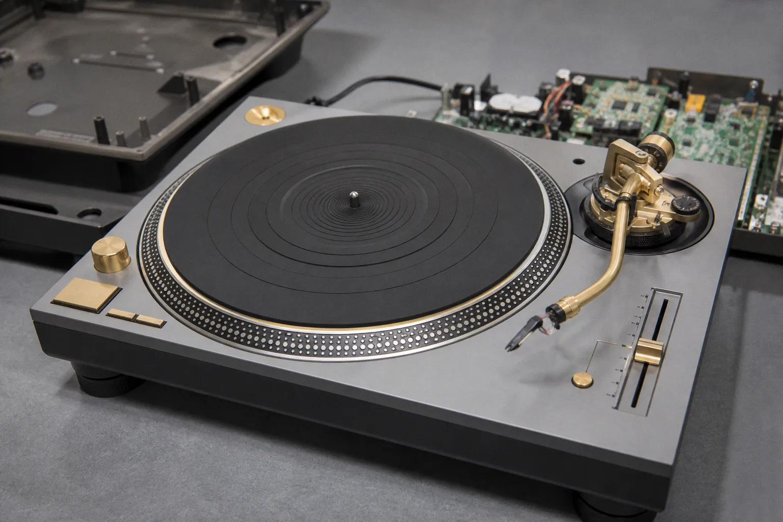 Юбилейная серия Technics SL-1200: лимитированный выпуск проигрывателей к 55-летию легенды